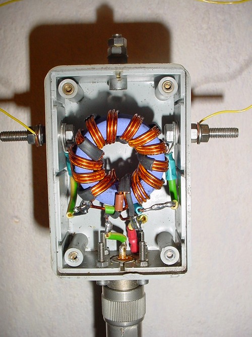Balun in een waterdichte behuizing