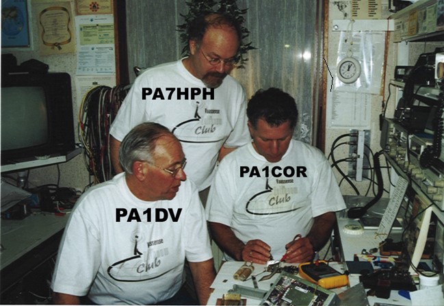 Cor, PA1COR bezig met een meting. 